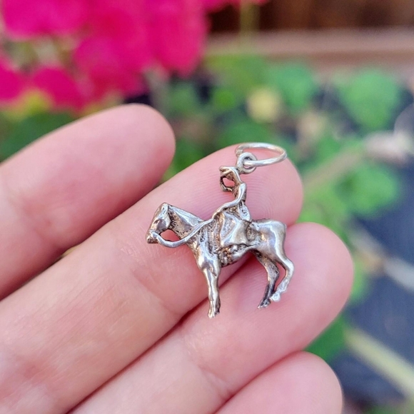 Vintage Solid 925 Sterling Silver Dainty Cowboy on a Horse Pendant Charm - Picture 2 of 8